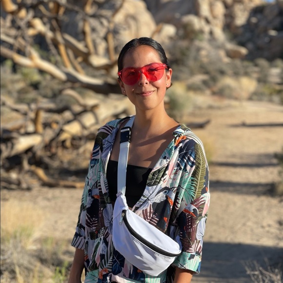 Meet your Posher, Deni - Picture 2 of 4